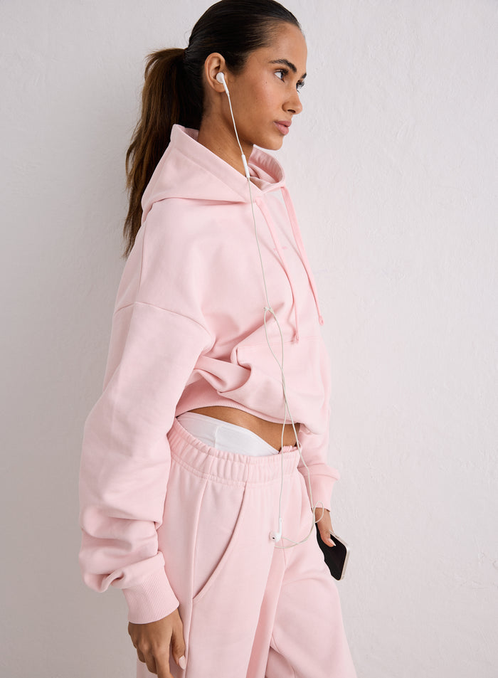 Nainen yllään vaaleanpunainen aim'n Ballerina Apparel Chunky Terry Hood [S-170cm]