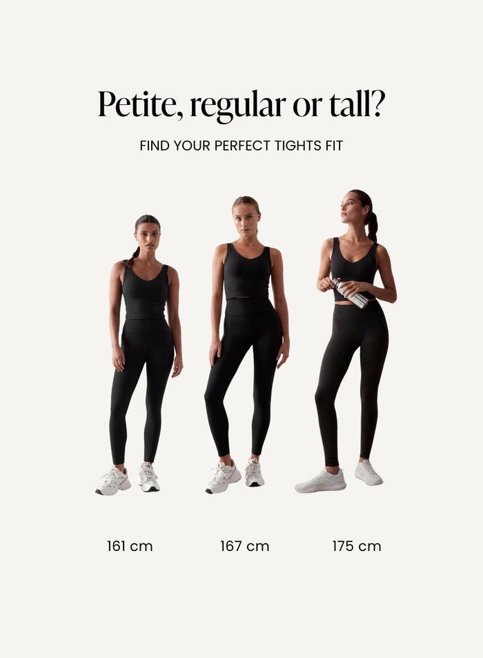 Mustat saumattomat aim'n-trikoot kolmella mallilla esitellen petite-, regular- ja tall-pituuksia. [petite-tall-CM]