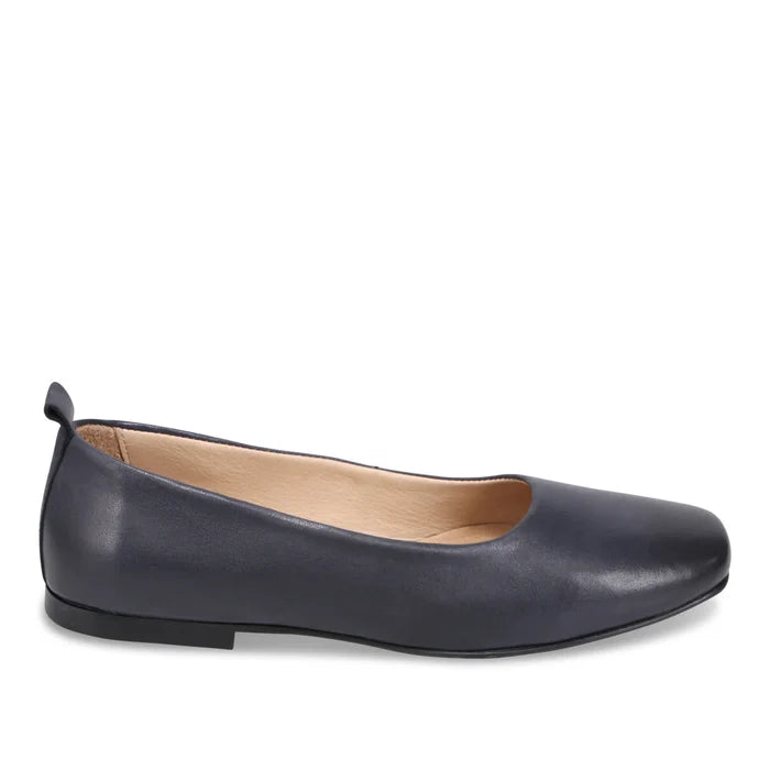 Bueno ELIZABETH Flat in Navy - Crush Marketplace