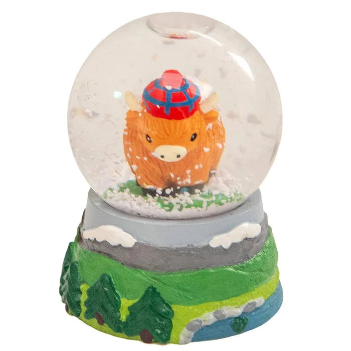 Highland Coo Snowglobe – Scottish Cow Souvenir Gift with Tartan Hat - Heritage Of Scotland -