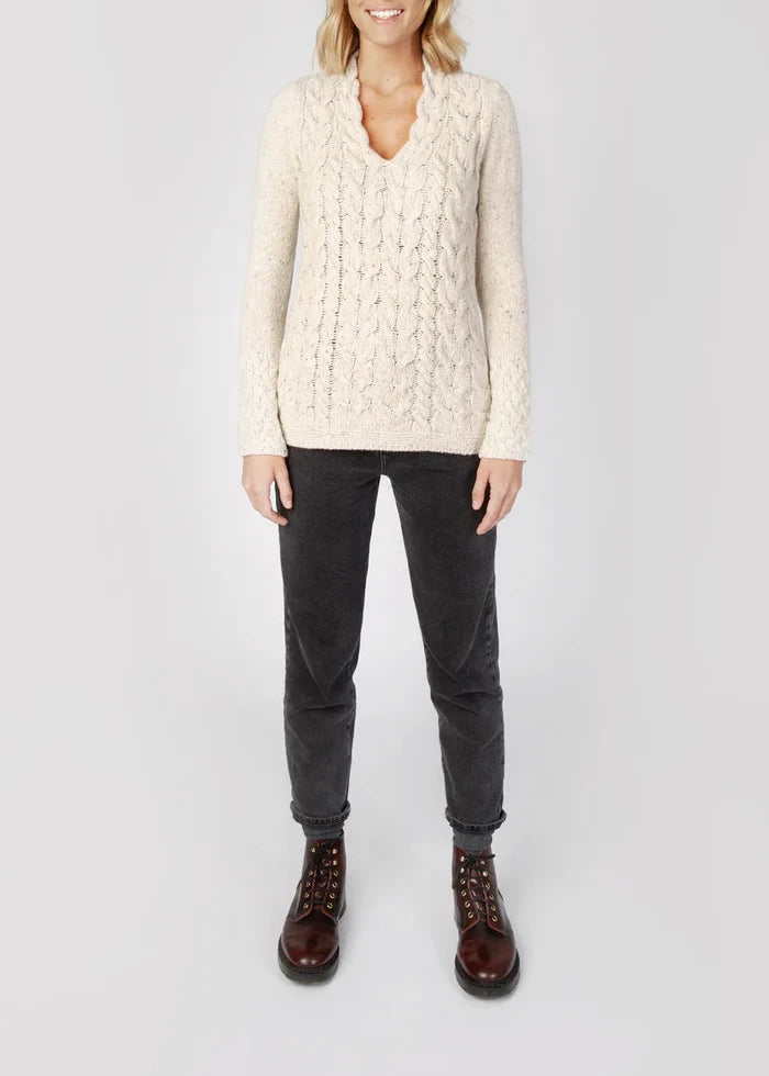 IrelandsEye Horseshoe Cable V Neck | Chalkstone