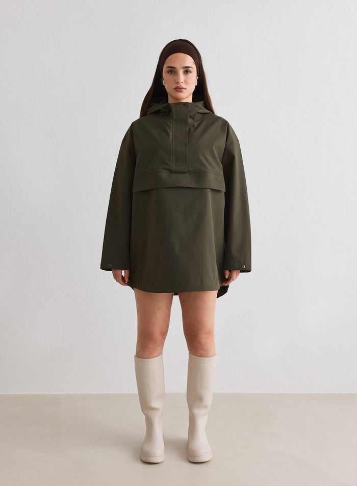 Malli yllään aim'n Khaki Waterproof Oversized Anorak [M-174cm]