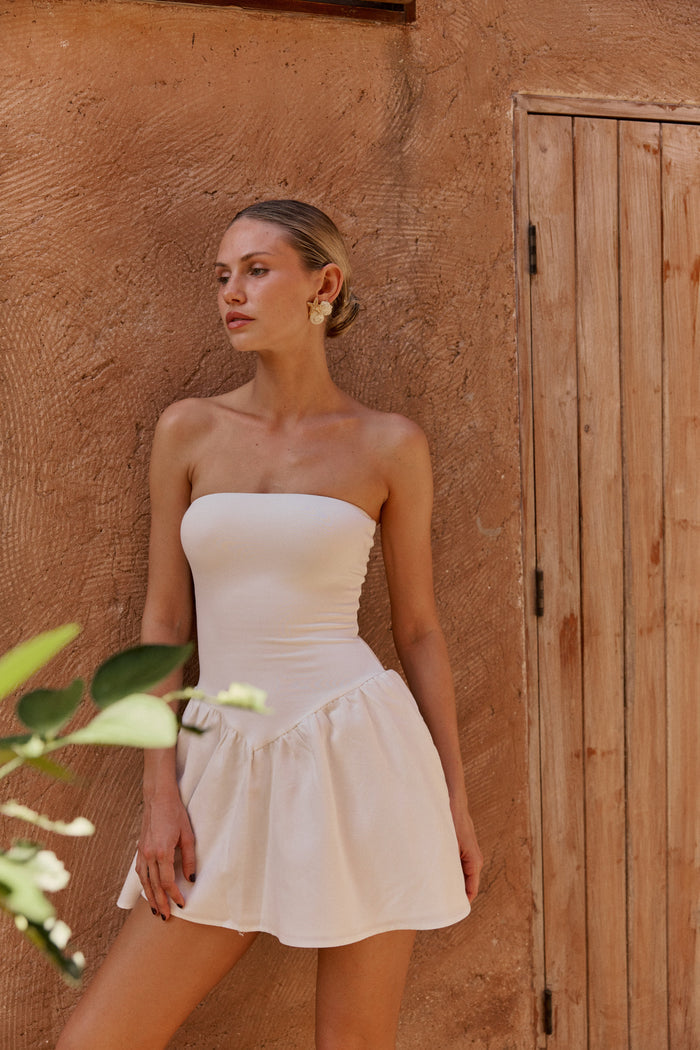 This is an image of Makie Dress White Linen - RESA featuring a model wearing the dress